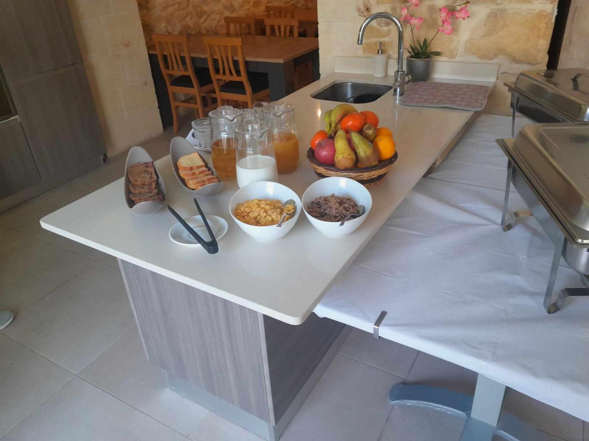 The Cloisters Bed And Breakfast Xagħra Exteriör bild