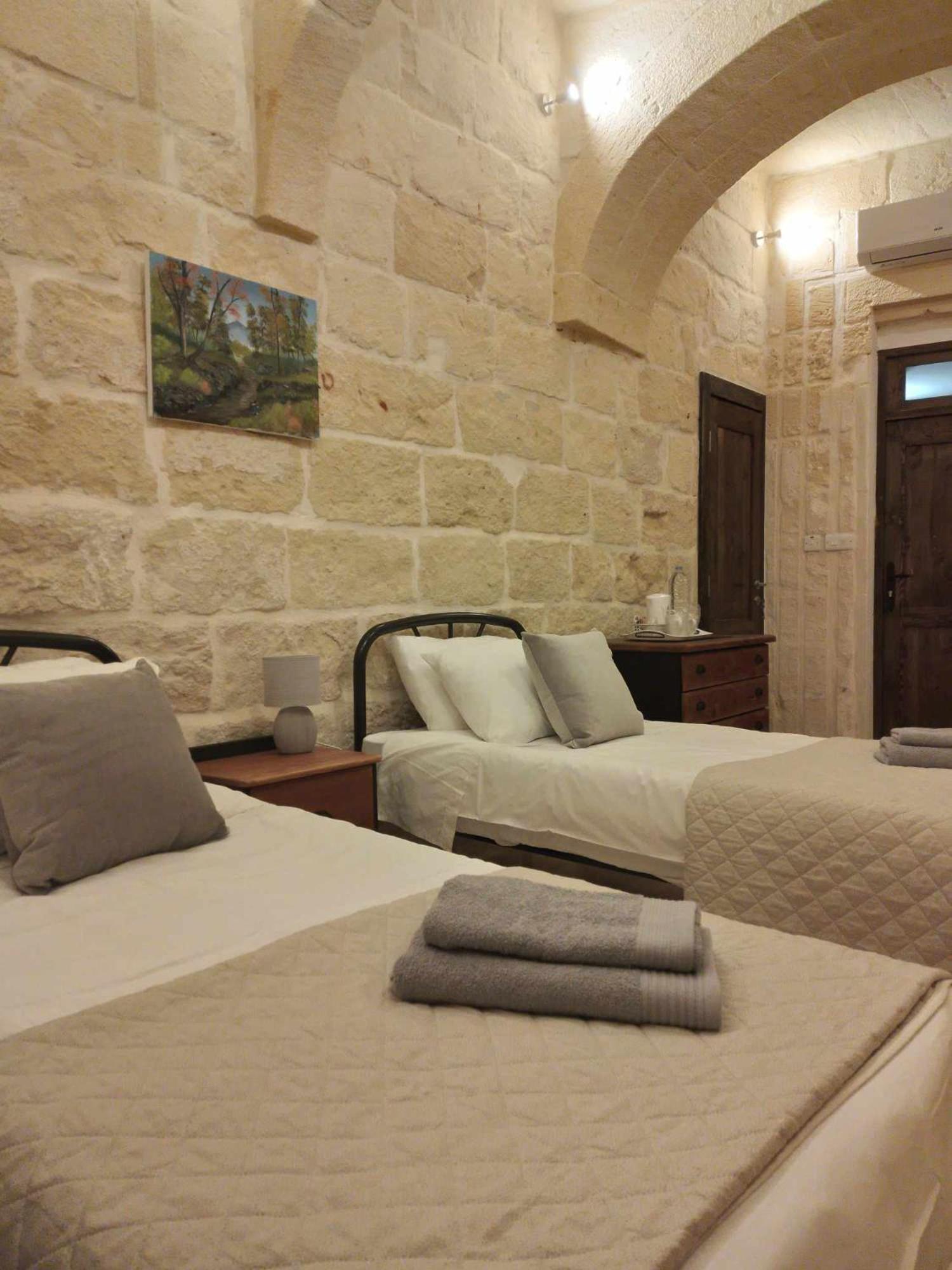 The Cloisters Bed And Breakfast Xagħra Exteriör bild