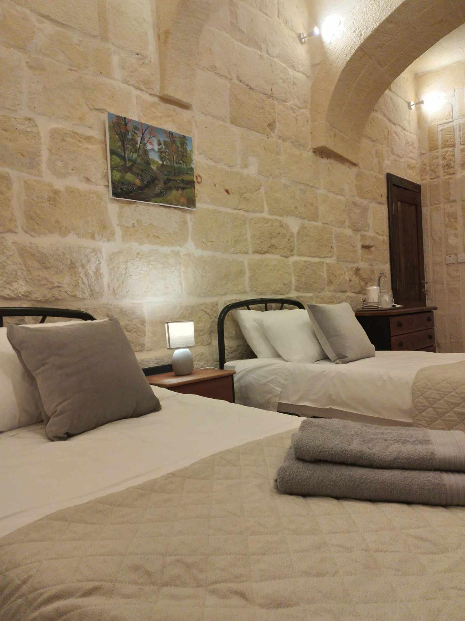 The Cloisters Bed And Breakfast Xagħra Exteriör bild