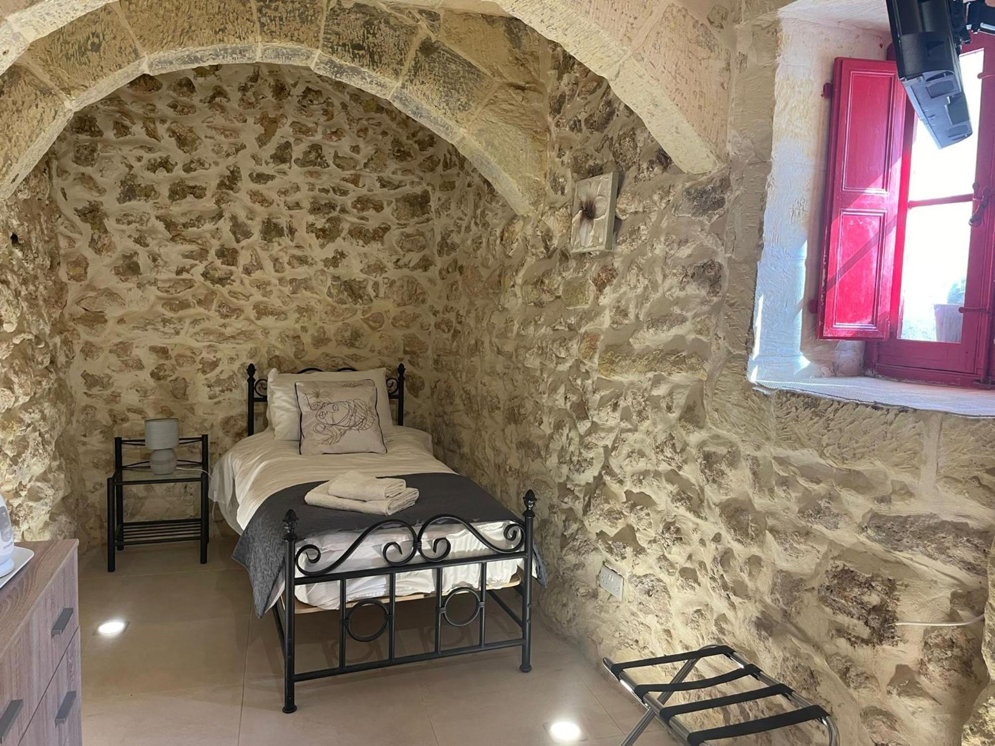 The Cloisters Bed And Breakfast Xagħra Exteriör bild