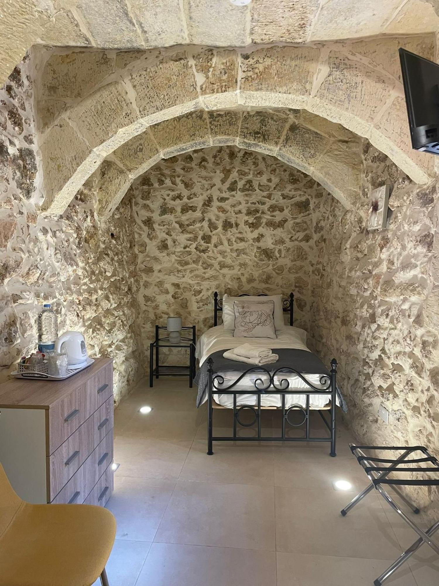 The Cloisters Bed And Breakfast Xagħra Exteriör bild